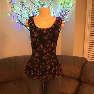 G:21 Size S Black/Red Hi/Lo Ruffled Top